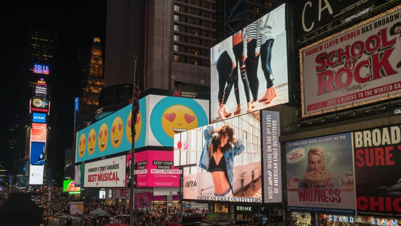 Dynamic creative for OOH campaigns